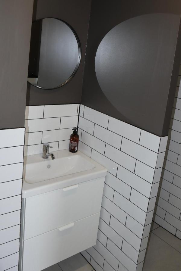Modern Garage Suite - Free Parking & Self Check In Hveragerdi Bagian luar foto